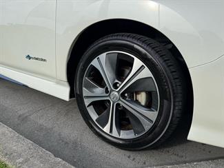 2018 Nissan LEAF - Thumbnail