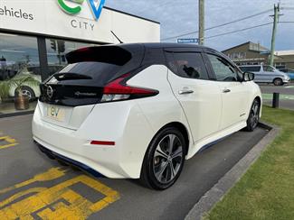 2018 Nissan LEAF - Thumbnail