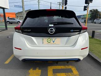 2018 Nissan LEAF - Thumbnail