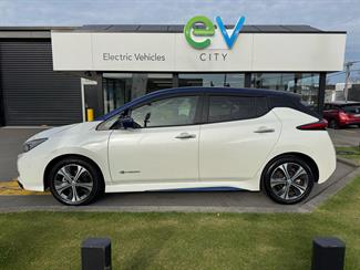 2018 Nissan LEAF - Thumbnail