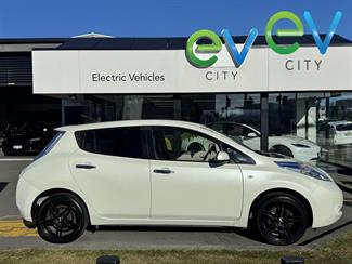 2012 Nissan LEAF - Thumbnail