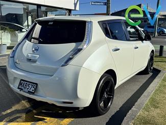 2012 Nissan LEAF - Thumbnail