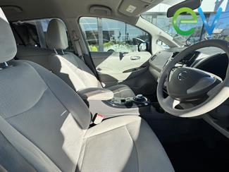 2012 Nissan LEAF - Thumbnail