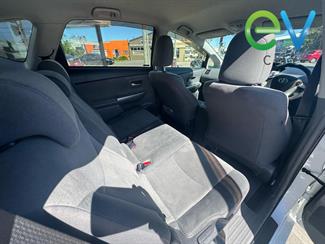 2014 Toyota PRIUS - Thumbnail