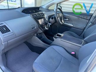 2014 Toyota PRIUS - Thumbnail