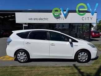 2014 Toyota PRIUS - Thumbnail