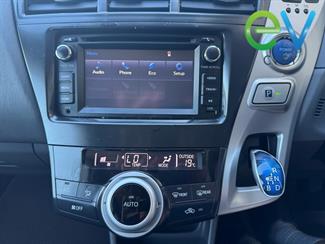 2014 Toyota PRIUS - Thumbnail