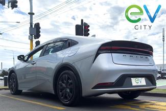 2023 Toyota PRIUS - Thumbnail
