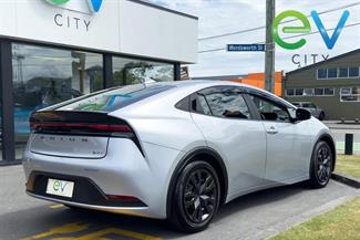 2023 Toyota PRIUS - Thumbnail