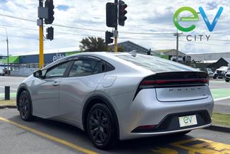2023 Toyota PRIUS - Thumbnail