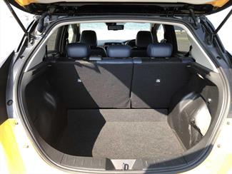 2020 Nissan LEAF - Thumbnail