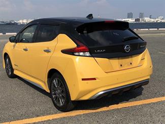 2020 Nissan LEAF - Thumbnail