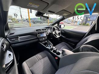 2018 Nissan LEAF - Thumbnail