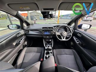 2018 Nissan LEAF - Thumbnail
