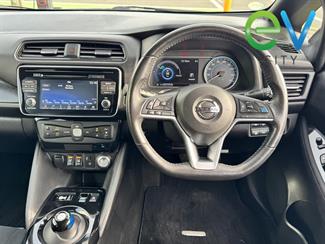 2018 Nissan LEAF - Thumbnail