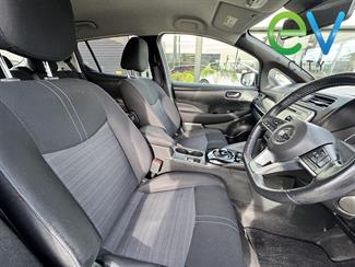 2018 Nissan LEAF - Thumbnail
