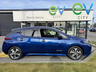 2018 Nissan LEAF - Thumbnail