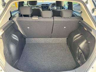 2020 Nissan LEAF - Thumbnail