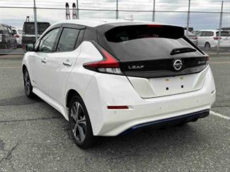 2020 Nissan LEAF - Thumbnail