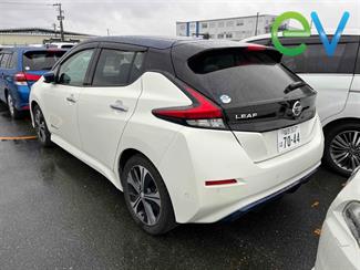 2018 Nissan LEAF - Thumbnail