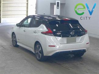2018 Nissan LEAF - Thumbnail