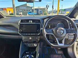 2020 Nissan LEAF - Thumbnail
