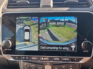 2020 Nissan LEAF - Thumbnail