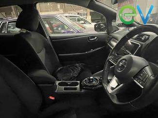 2020 Nissan LEAF - Thumbnail