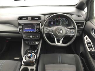 2018 Nissan LEAF - Thumbnail