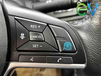 2019 Nissan LEAF - Thumbnail