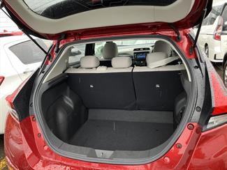 2018 Nissan LEAF - Thumbnail