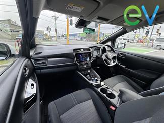 2022 Nissan LEAF - Thumbnail