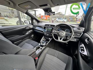 2022 Nissan LEAF - Thumbnail