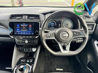 2022 Nissan LEAF - Thumbnail