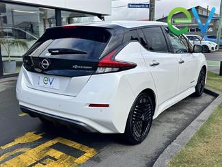 2022 Nissan LEAF - Thumbnail