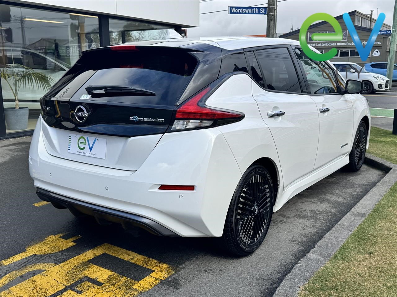 2022 Nissan LEAF
