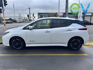 2022 Nissan LEAF - Thumbnail