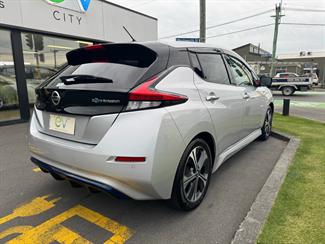 2019 Nissan LEAF - Thumbnail