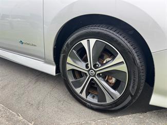 2019 Nissan LEAF - Thumbnail