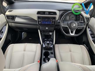 2018 Nissan LEAF - Thumbnail