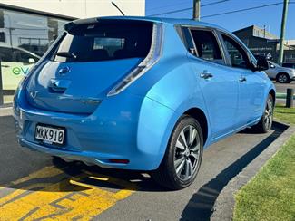 2013 Nissan LEAF - Thumbnail
