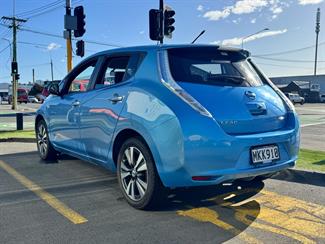 2013 Nissan LEAF - Thumbnail