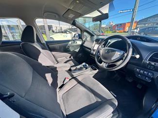 2013 Nissan LEAF - Thumbnail
