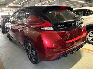 2018 Nissan LEAF - Thumbnail