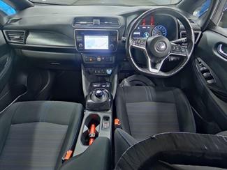 2017 Nissan LEAF - Thumbnail
