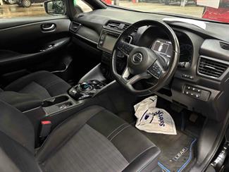 2017 Nissan LEAF - Thumbnail