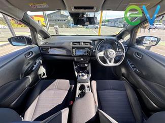 2018 Nissan LEAF - Thumbnail