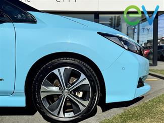 2018 Nissan LEAF - Thumbnail