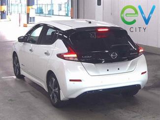 2017 Nissan LEAF - Thumbnail