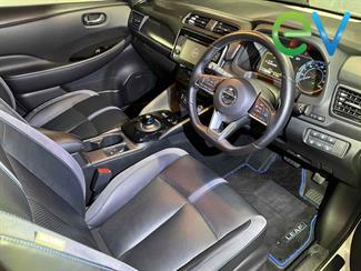 2017 Nissan LEAF - Thumbnail